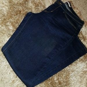 Like new Levi Slim drak jeans